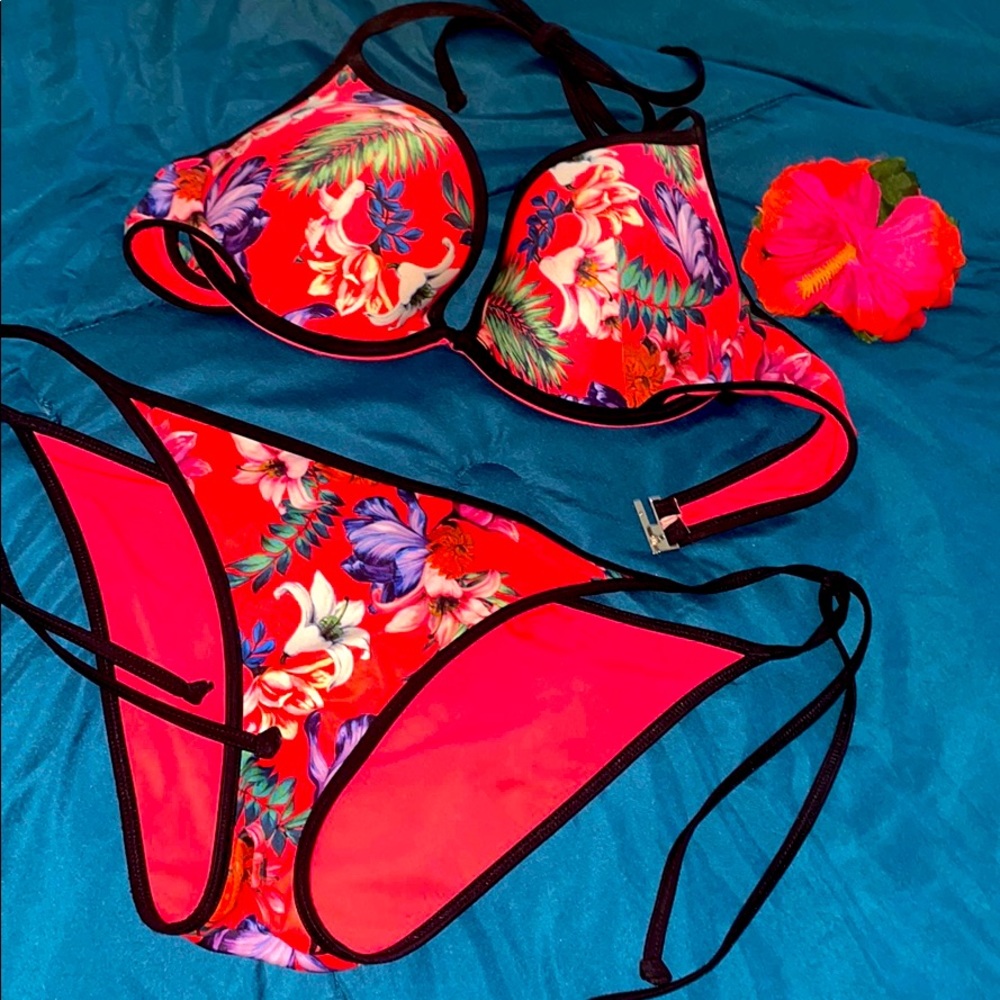 H&M floral bikini 👙 EUC.